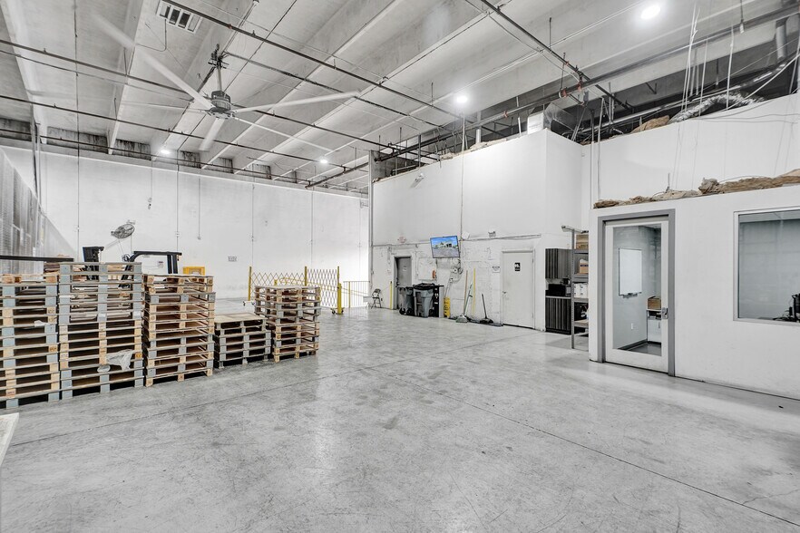 More Photos Of 1630 NW 108th Ave, Miami Warehouse For Sale