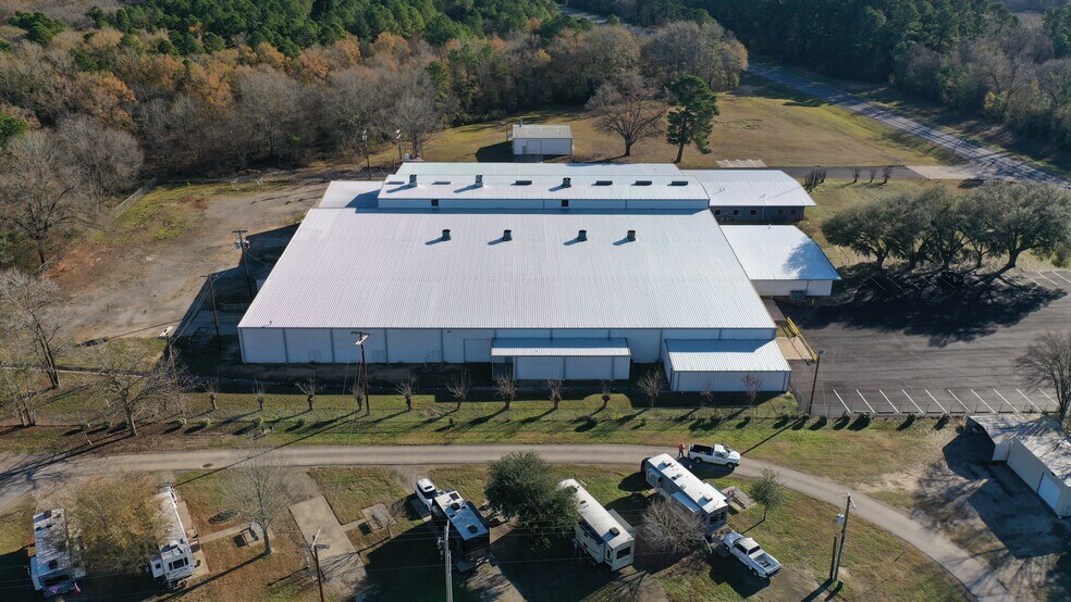 More Photos Of 600 S Loop 485, Gladewater Manufacturing For Lease