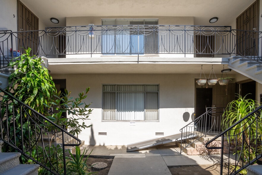 More Photos Of 1434 15th St, Santa Monica Apartments For Sale