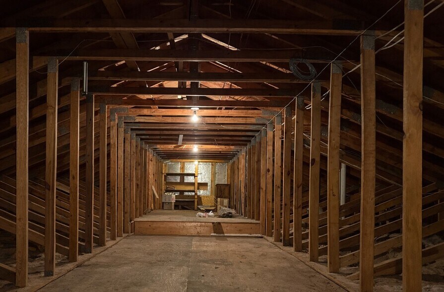 More Photos Of 762 Pre Emption Rd, Geneva Veterinarian Kennel For Sale