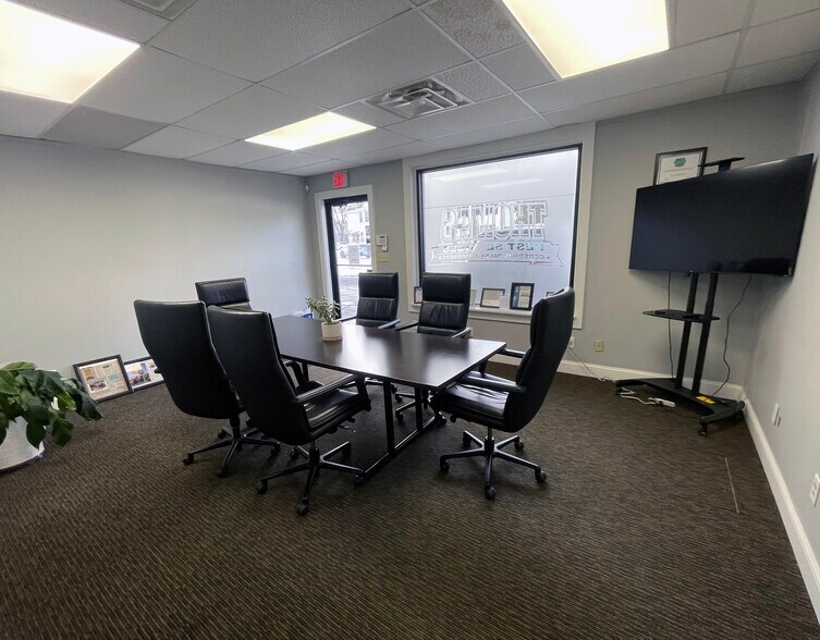 More Photos Of 2015 Hamburg St, Schenectady Flex For Sale