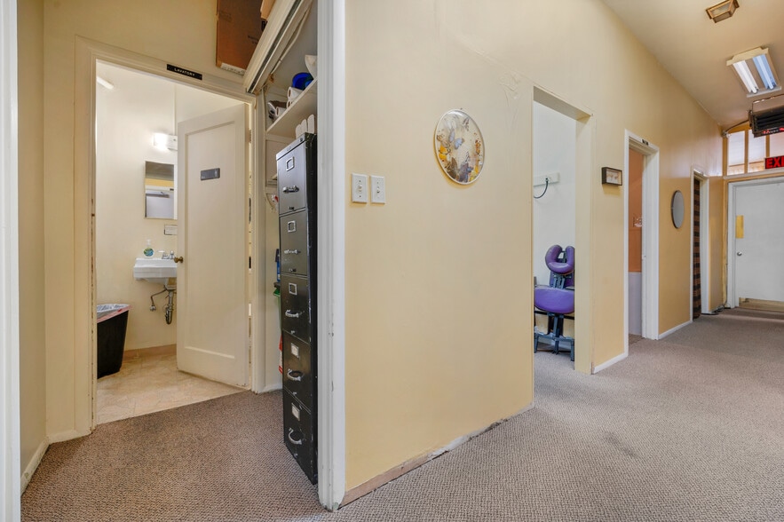 More Photos Of 2037 E Madison St, Seattle Storefront Retail Office For Sale