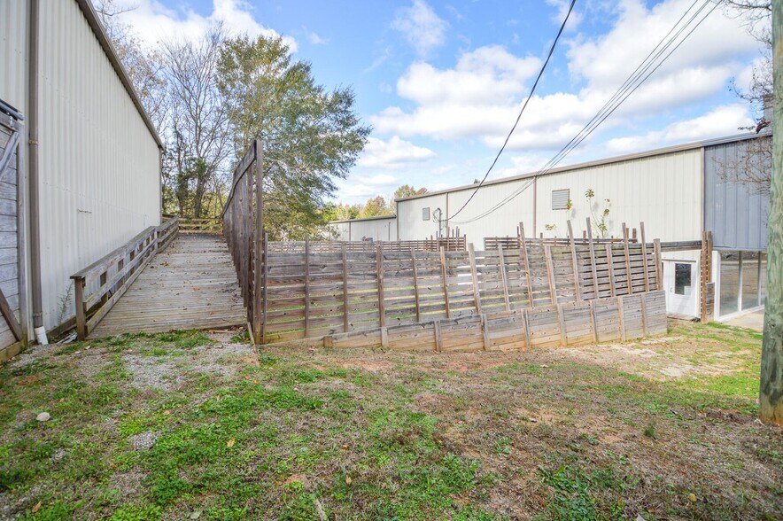 More Photos Of 1095 Stark Rd, Starkville Warehouse For Sale