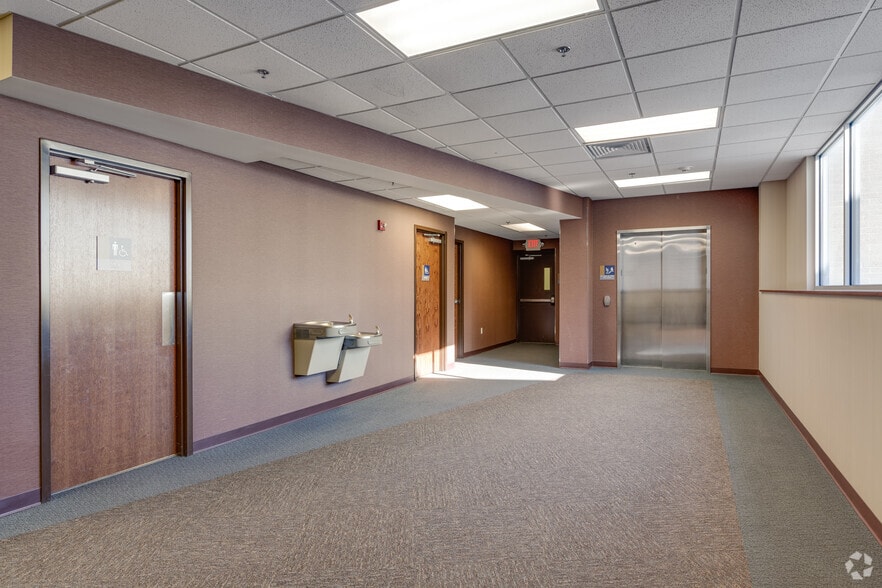 More Photos Of 60101 Bodnar Blvd, Mishawaka Medical For Lease