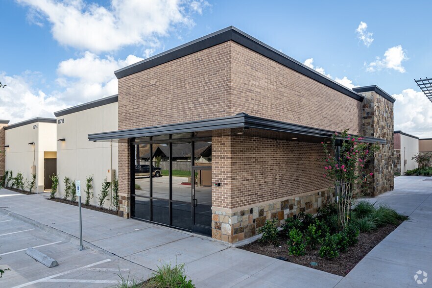 More Photos Of 18722 University Blvd, Sugar Land Unknown For Lease