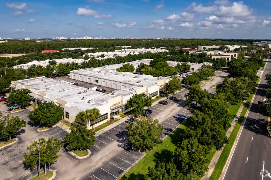More Photos Of 8810 Commodity Cir, Orlando Showroom For Lease