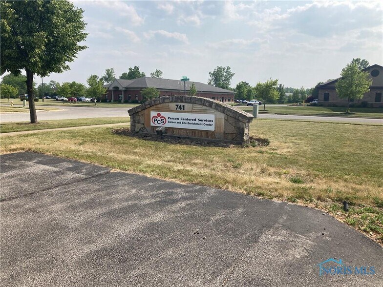 More Photos Of 741 Commerce Dr, Perrysburg Office Residential For Sale