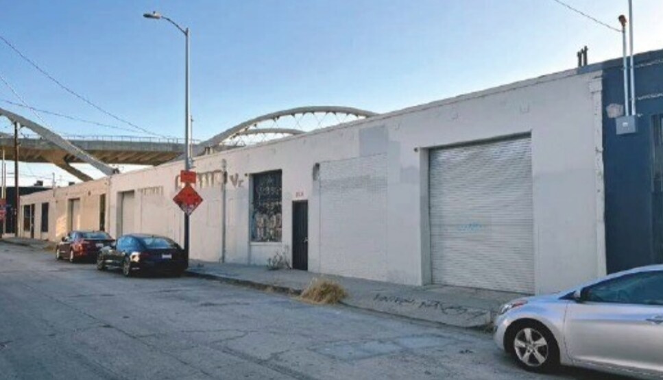 More Photos Of 664 S Anderson St, Los Angeles Warehouse For Lease