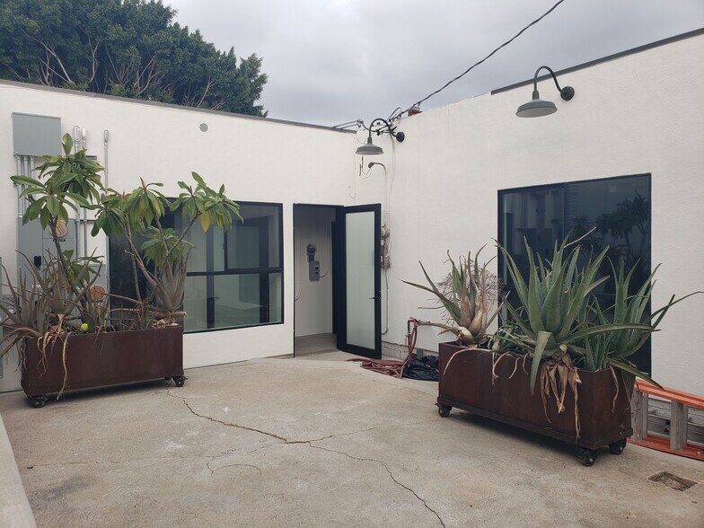 More Photos Of 3020 Whittier Blvd, Los Angeles Storefront For Lease