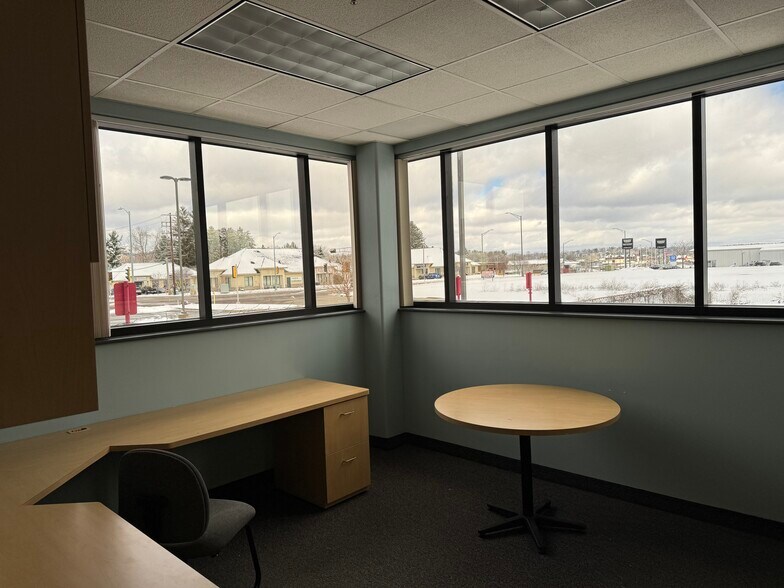 More Photos Of 3605 Stewart Ave, Wausau Flex For Sale