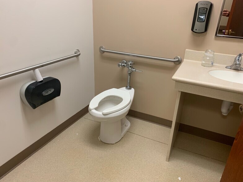 More Photos Of 200 School St, Wintersville Hospital For Sale