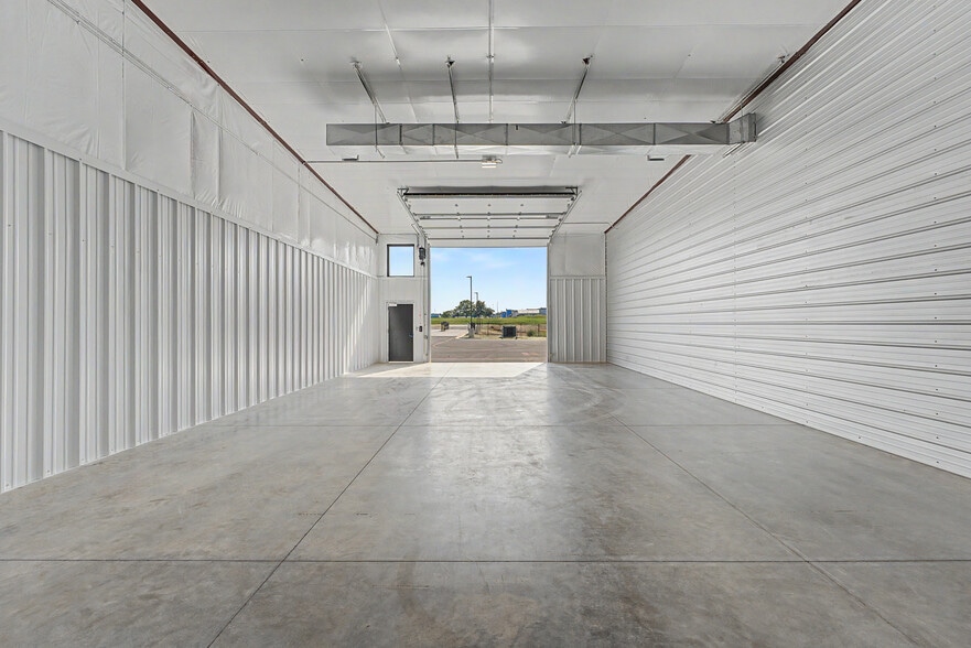 More Photos Of 25 Riverbluff Road, Ozark Self Storage For Lease