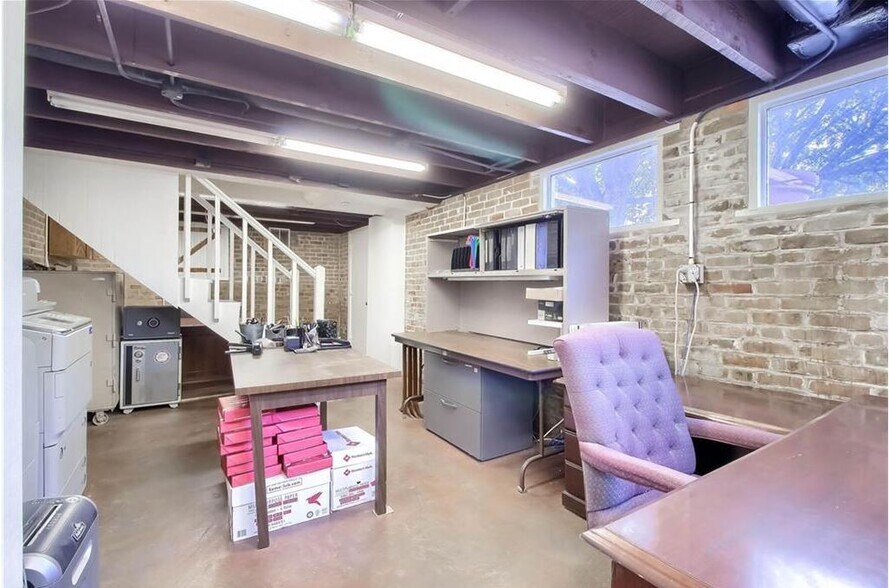 More Photos Of 1602 E Cesar Chavez St, Austin Office Residential For Lease