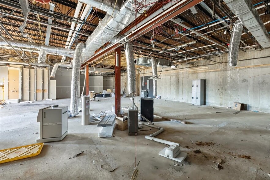 More Photos Of 2 Forest Ave, Paramus Medical For Lease
