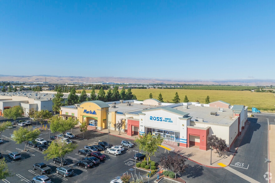 More Photos Of 2481-2483 Naglee Rd, Tracy General Retail For Lease