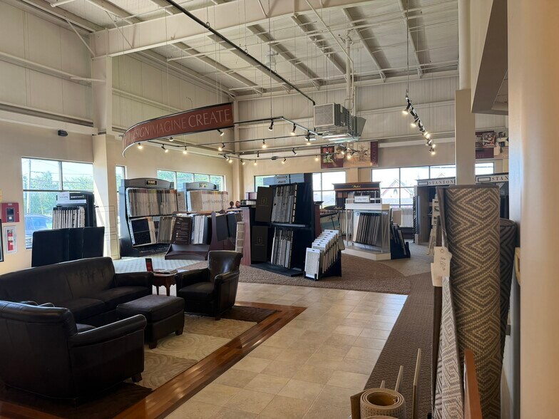 More Photos Of 325 Market St, Warren Showroom For Sale