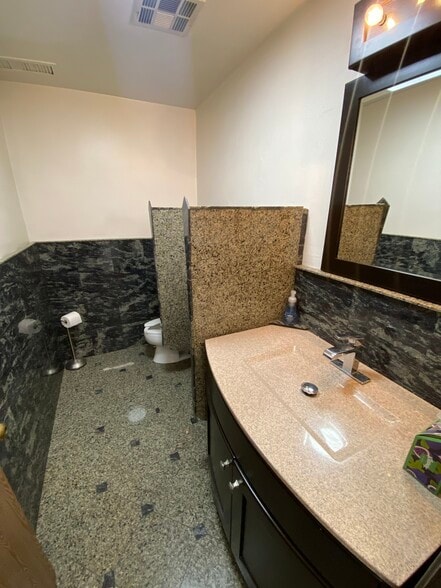 More Photos Of 601 S Jason St, Denver Warehouse For Lease