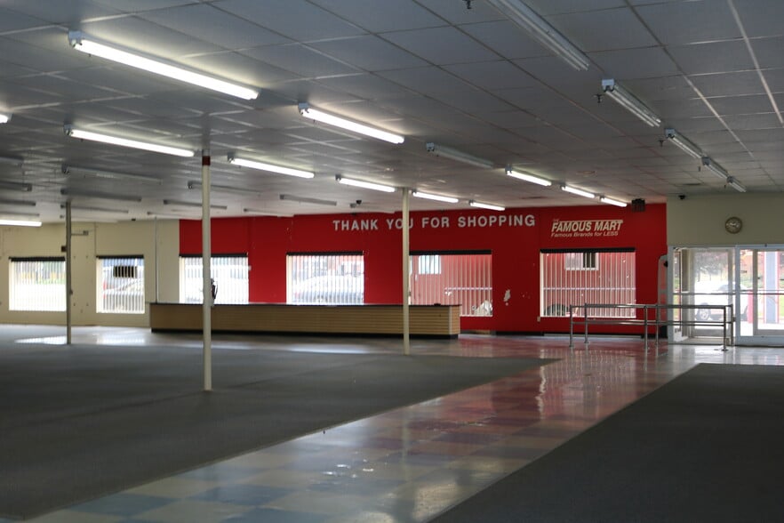 More Photos Of 6600 N Tryon St, Charlotte General Retail For Sale