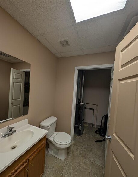 More Photos Of 1230-1256 Independence Ct, Washington Unknown For Lease