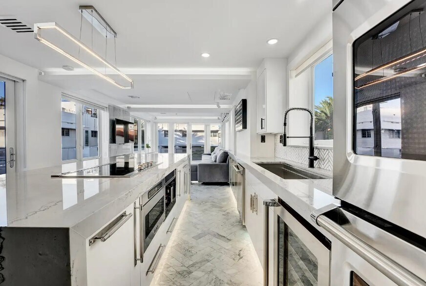 More Photos Of 124 11th St, Miami Beach Hotel For Sale