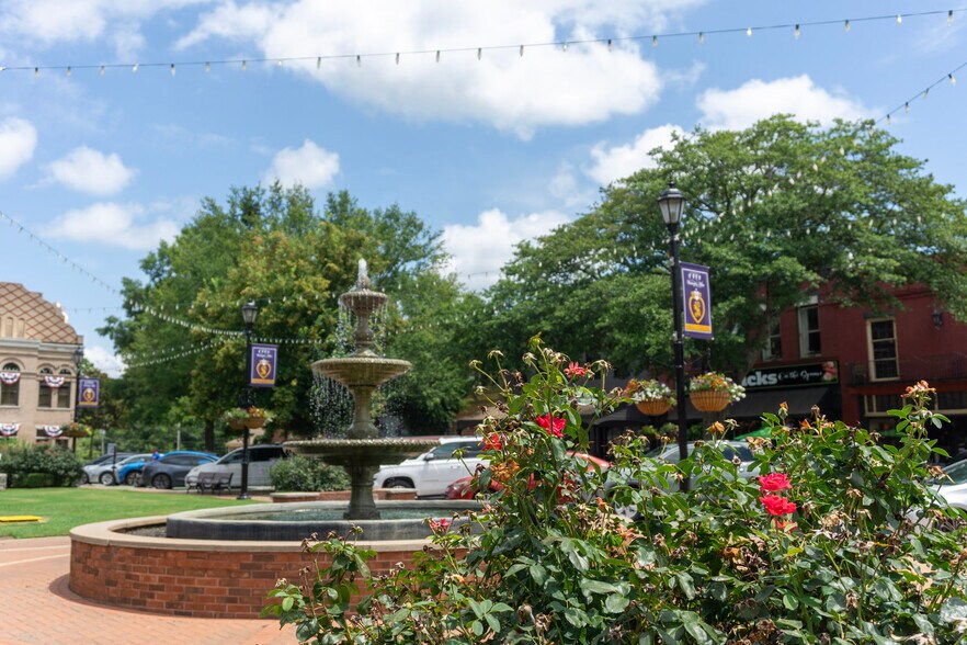 More Photos Of 106 N Alexander Ave, Washington Office For Sale