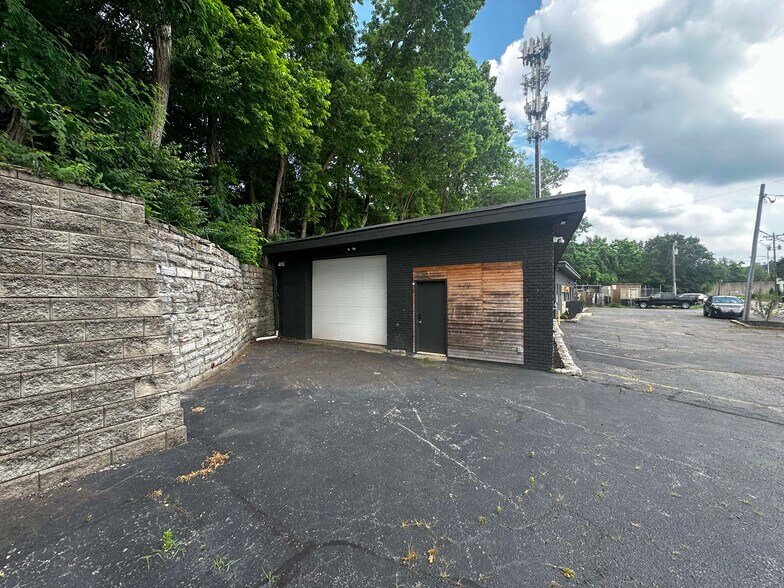 More Photos Of 2577 Duck Creek Rd, Cincinnati Warehouse For Sale