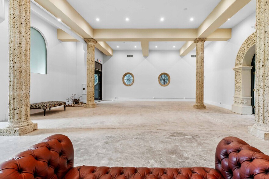 More Photos Of 210 S Kenwood St, Glendale Loft Creative Space For Lease