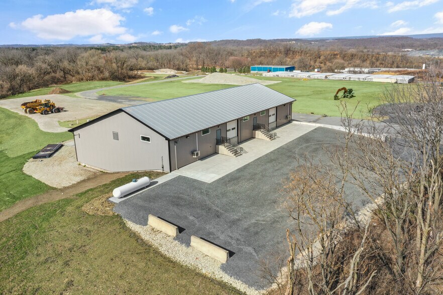 More Photos Of 1230 Maidencreek rd, Fleetwood Warehouse For Lease