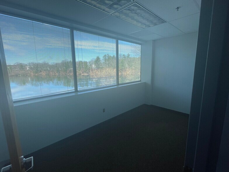 More Photos Of 10 Executive Dr, Farmington Office For Lease