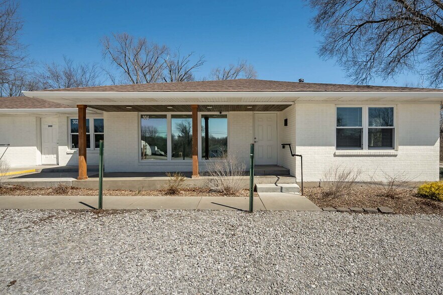 More Photos Of 302 S Lincoln Dr, Troy Office For Lease