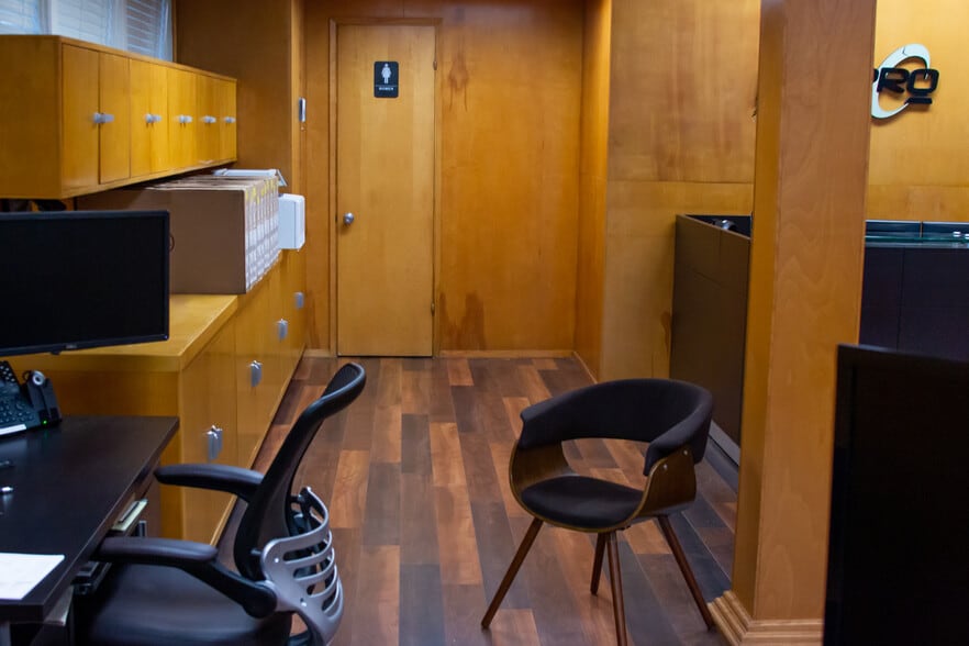 More Photos Of 2323 E St, Bakersfield Loft Creative Space For Lease