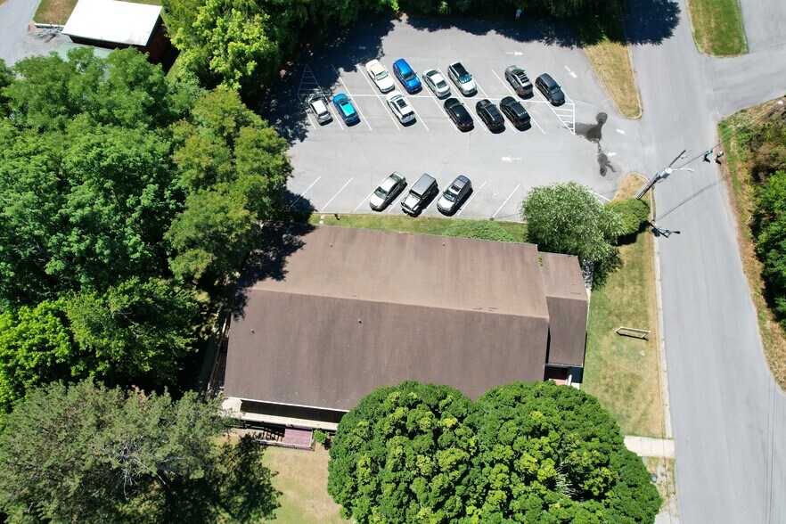 More Photos Of 1046 Terrace Dr, Marion Flex For Sale