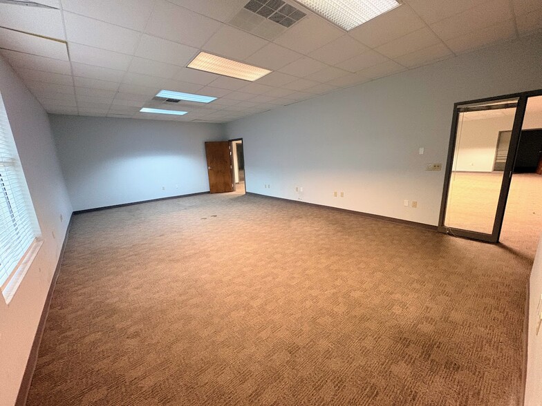 More Photos Of 6020 NW 4th Pl, Gainesville General Retail For Lease