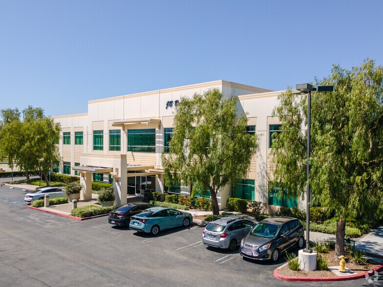 More Photos Of 6 Orchard Rd, Lake Forest Office For Lease