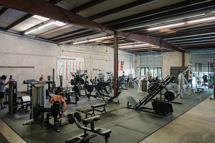 More Photos Of 1106 Smith Rd, Austin Warehouse For Lease