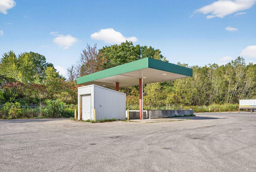 More Photos Of 42 Verbraska Ave, Amsterdam Distribution For Sale