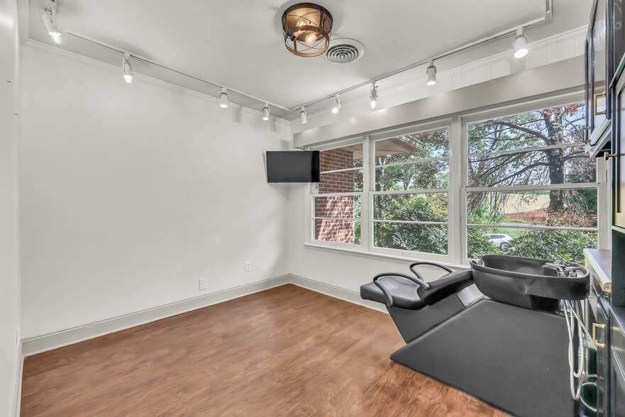 More Photos Of 1543 Madison St, Clarksville Specialty For Sale