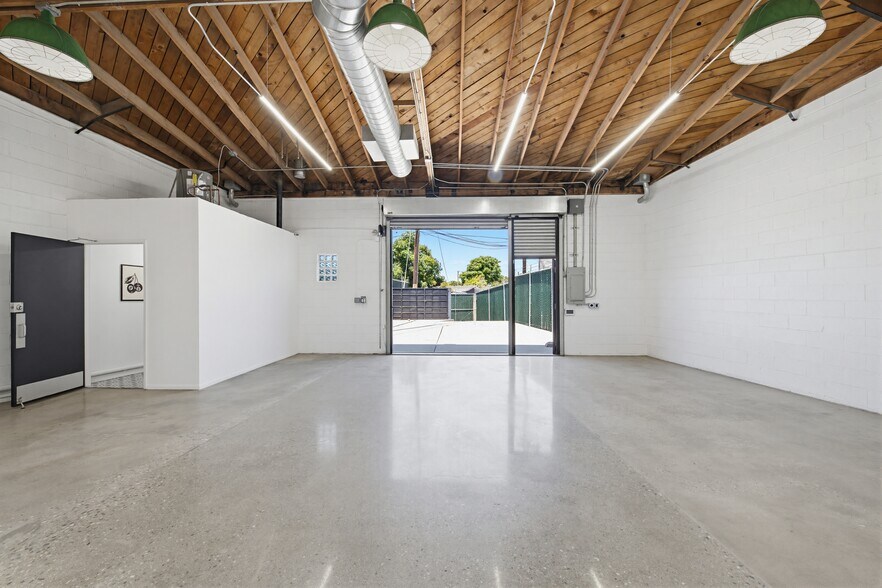 More Photos Of 6819 West Blvd, Inglewood Warehouse For Lease