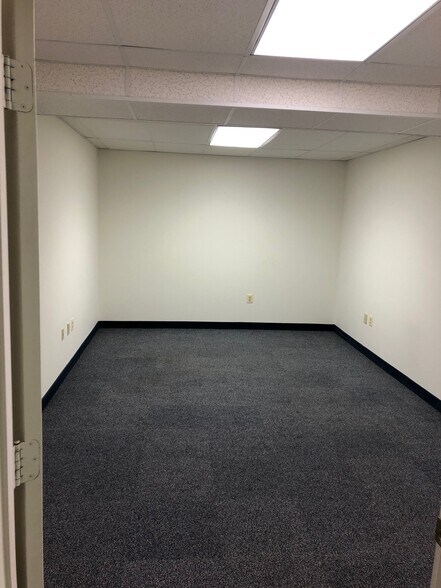 More Photos Of 7627 Leonardtown Rd, Hughesville Storefront Retail Office For Lease