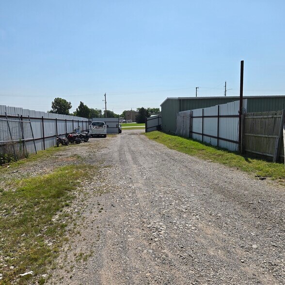 More Photos Of 2992 N Hwy 167, Catoosa Office For Sale