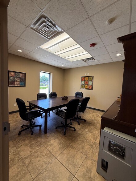 More Photos Of 1504 Nederland Ave, Nederland Storefront Retail Office For Sale