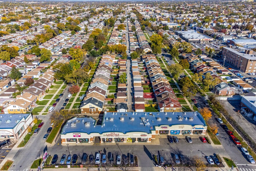 More Photos Of 5634-5650 W Fullerton Ave, Chicago Unknown For Lease