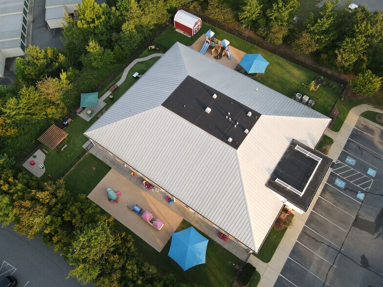 More Photos Of 209 Town Square Cir, Mooresville General Retail For Sale