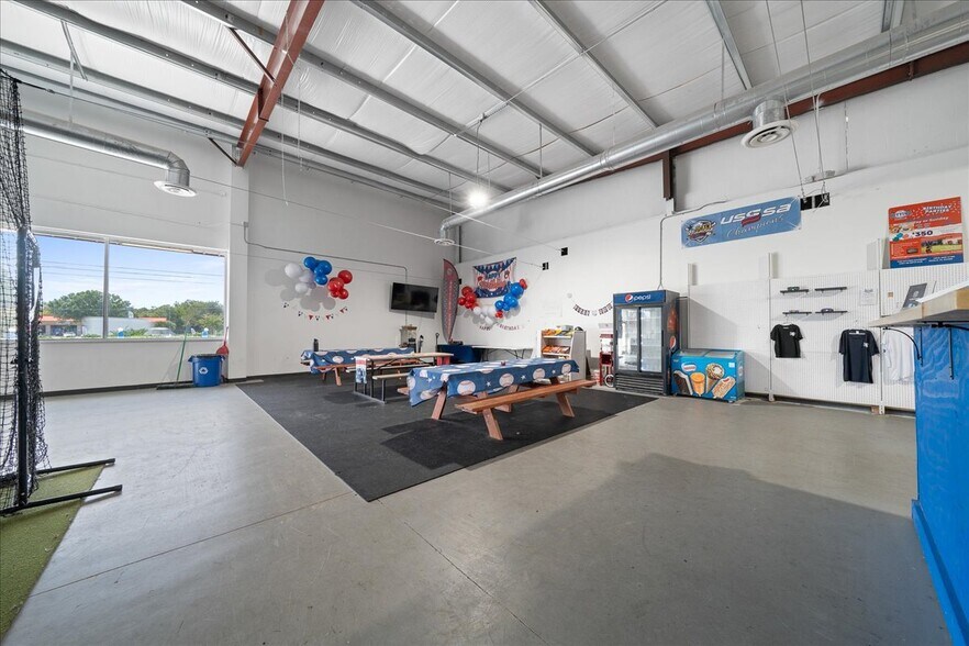 More Photos Of 2401 SE 58th Ave, Ocala General Retail For Sale