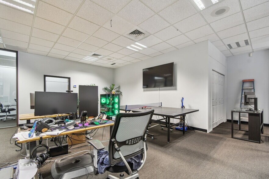 More Photos Of 10901 Danka Cir N, Saint Petersburg Office For Sale