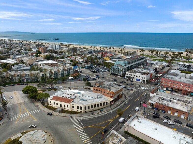 More Photos Of 1601 Main St, Venice Loft Creative Space For Sale