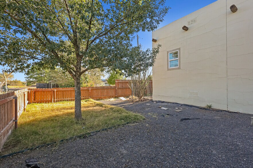 More Photos Of 1105 N 13th St, Alpine Apartments For Sale