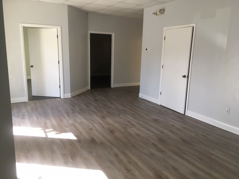 More Photos Of 4201-4205 116th Ter N, Clearwater Warehouse For Lease