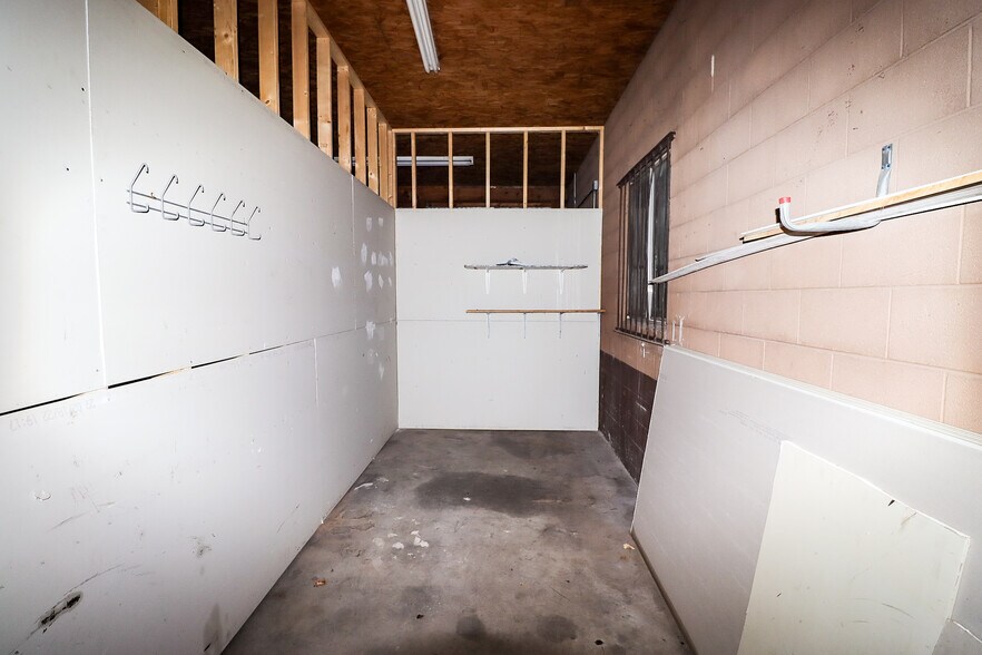 More Photos Of 2600 W Lynchburg Salem Tpke, Bedford Flex For Lease