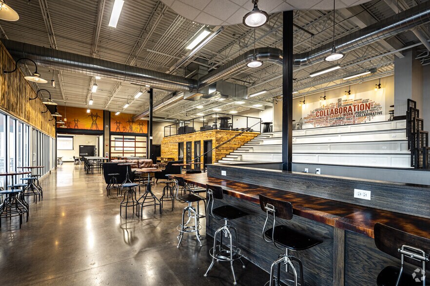More Photos Of 12022 Blue Valley Pky, Overland Park Coworking Space